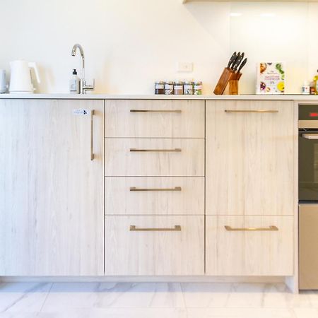 City Living: Upper Studio Haven On Wilmer Christchurch Eksteriør billede