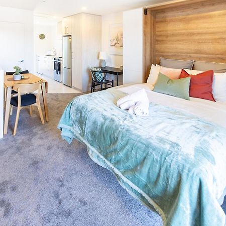 City Living: Upper Studio Haven On Wilmer Christchurch Eksteriør billede