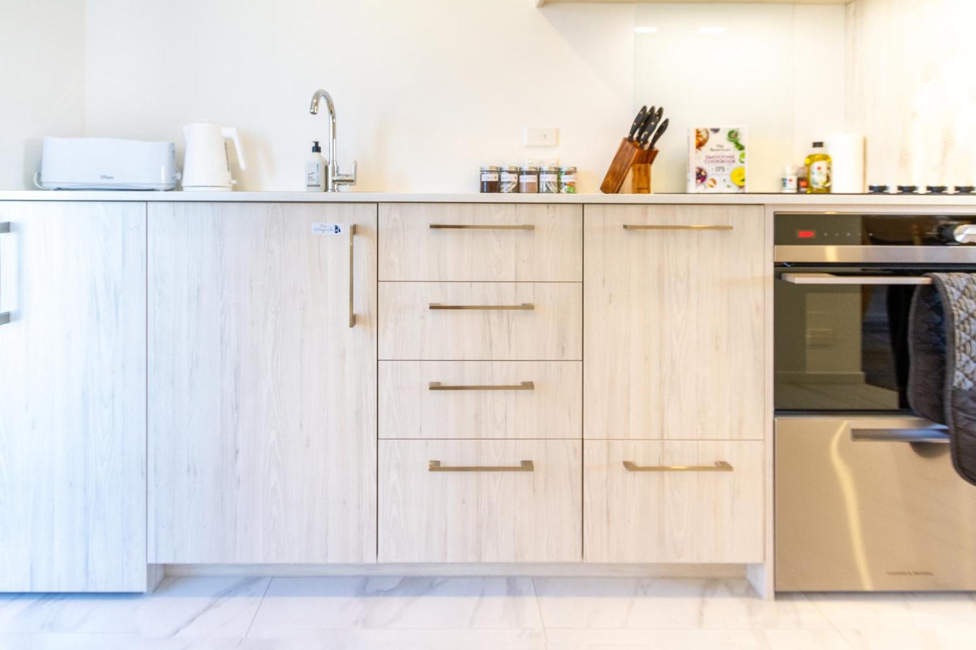 City Living: Upper Studio Haven On Wilmer Christchurch Eksteriør billede
