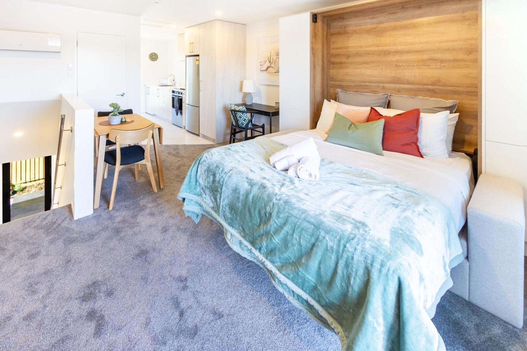 City Living: Upper Studio Haven On Wilmer Christchurch Eksteriør billede